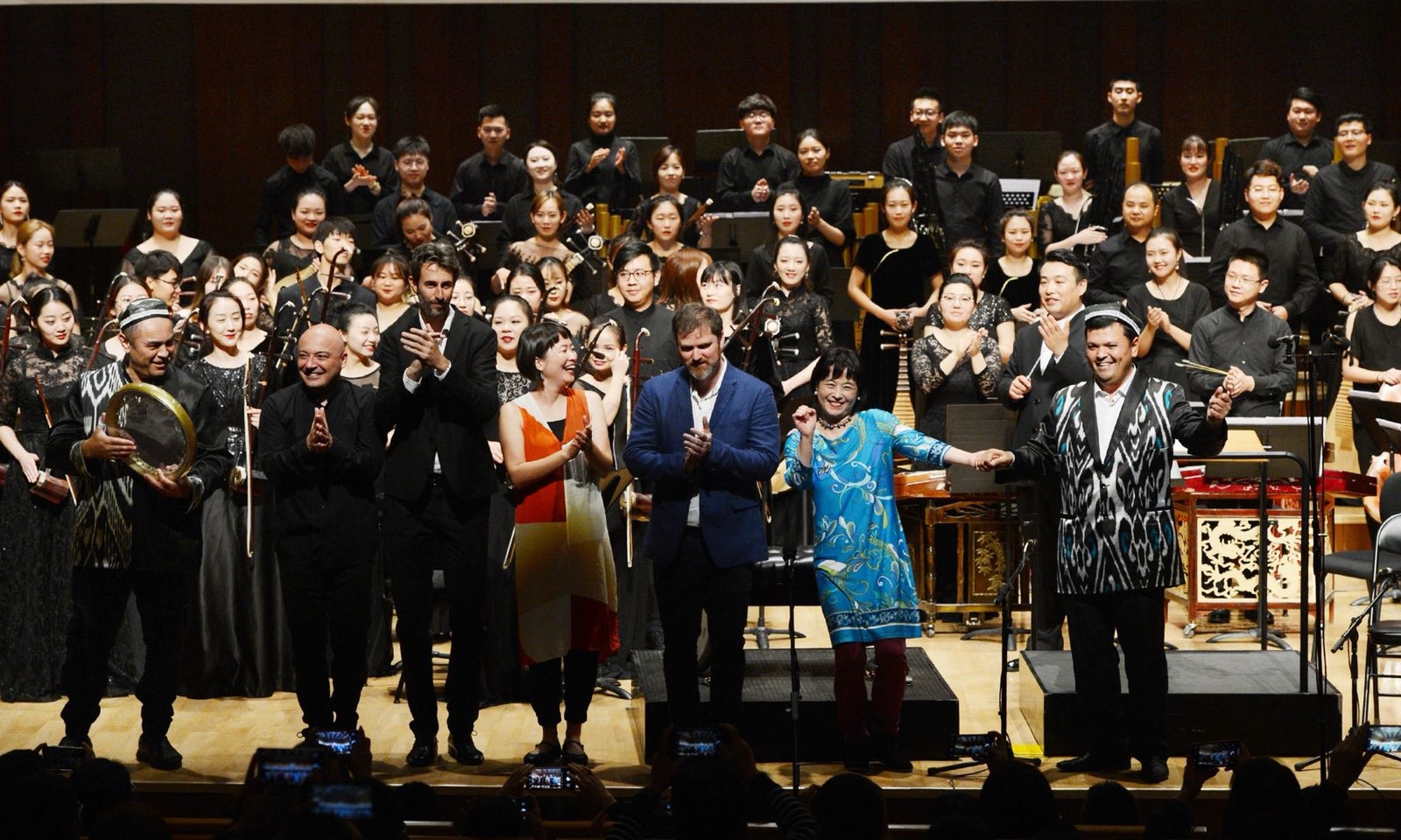 Andrea Piccioni in concerto con una grande orchestra in tournée
