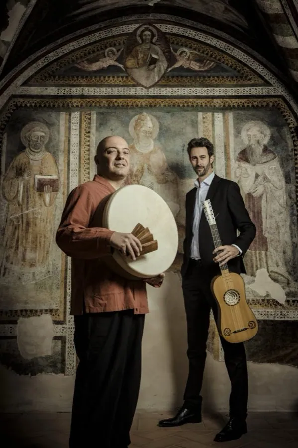 Andrea Piccioni playing in a frescoed church