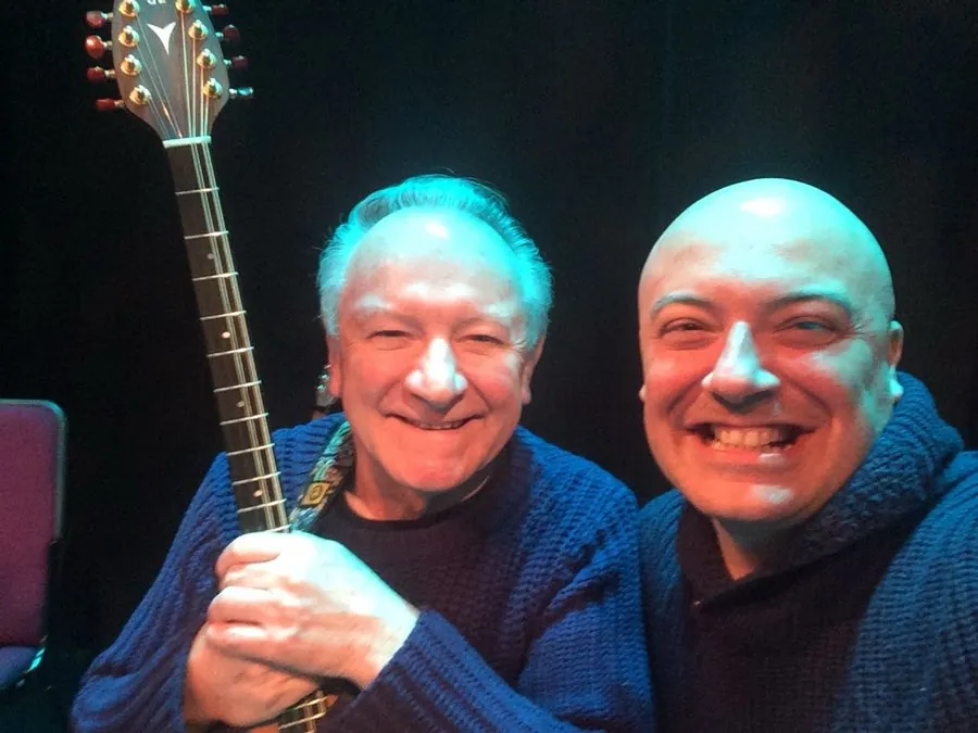 Andrea Piccioni con Dónal Lunny e il suo bouzouki irlandese